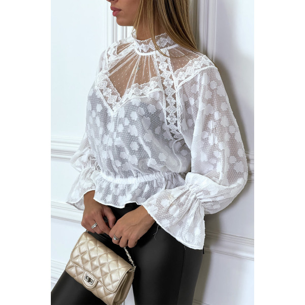 Blouse blanche en dentelle à col haut avec élastique à la taille et manches - 4