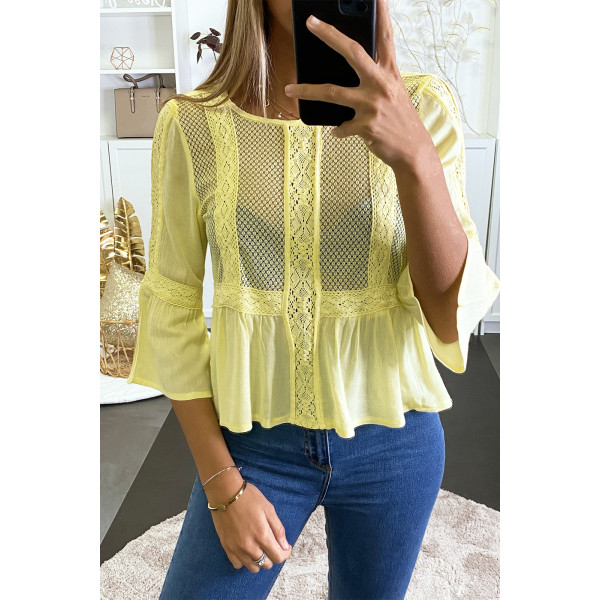 Blouse jaune à dentelle sur le devant et volants. - 1