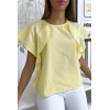 Blouse jaune à volant avec trois boutons à l'épaules - 1