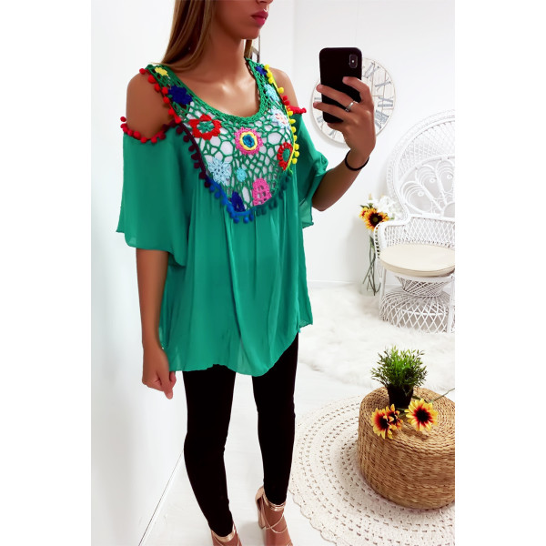 Jolie blouse vert avec magnifique broderie coloré à l'avant, épaules dénudé - 2