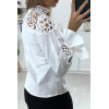 Blouse blanche avec buste motif satiné et perlé - 5