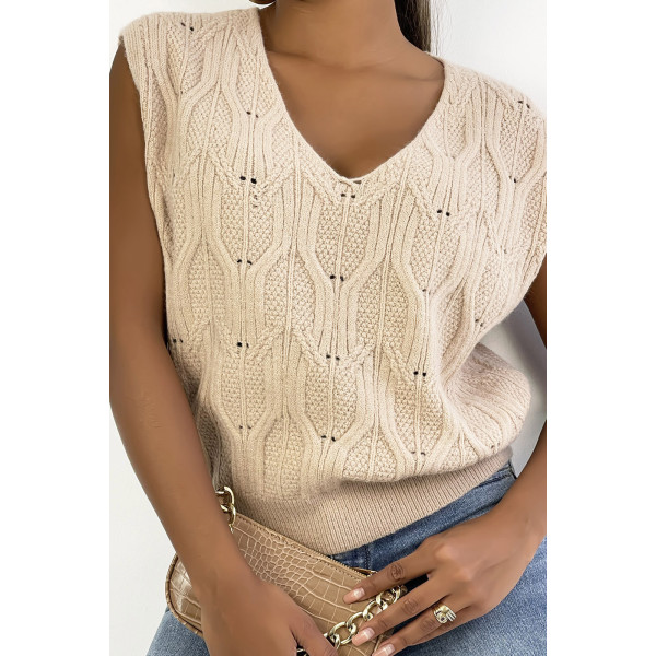 Pull camel sans manche en col V avec joli motif tressé - 11