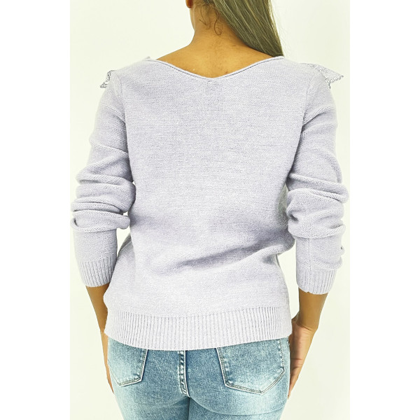 Pull court lilas avec col V en tresse et dentelles qui se déploient tout au centre du haut. - 5