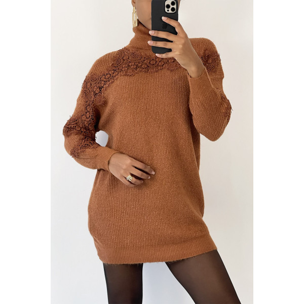 Pull col roulé long couleur camel à détails broderie ajourée - 7