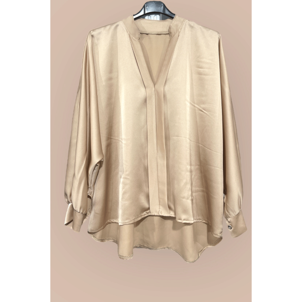 Blouse satiné beige coupe over size avec plis à l'avant  - 1