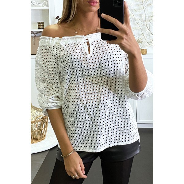 Blouse blanche en dentelle col bateau avec lacet - 3