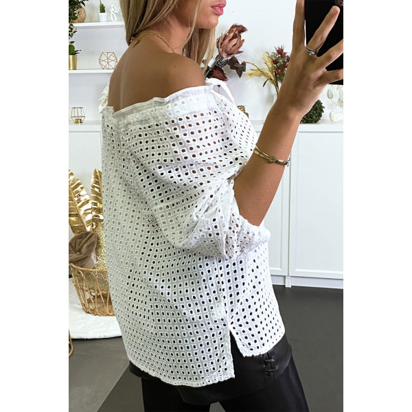 Blouse blanche en dentelle col bateau avec lacet - 4