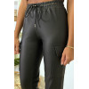 Pantalon cargo noir en simili - 7