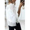 Blouse blanche manches bouffante col bateau en matière à trous - 6