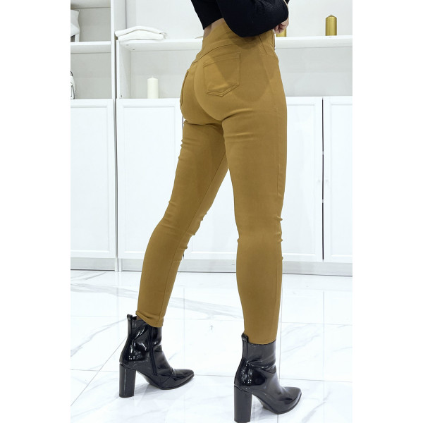 Pantalon slim camel extensible à taille haute et boutons argentés et poches - 5